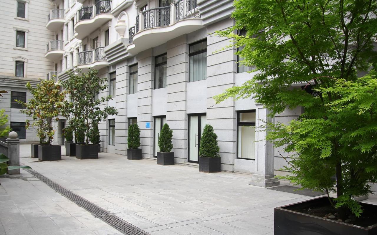 Parilament On Rustaveli 4 Rooms Tbilisi Esterno foto