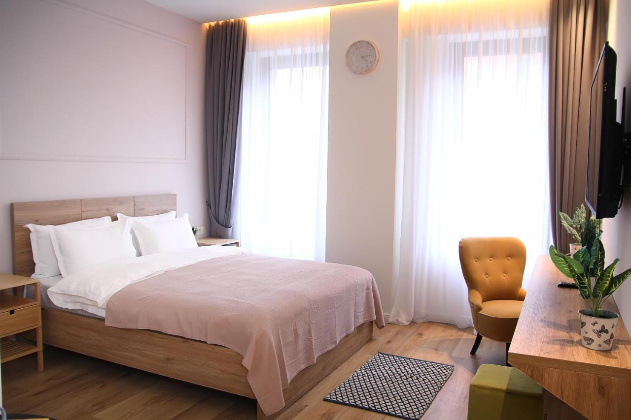 Parilament On Rustaveli 4 Rooms Tbilisi Esterno foto