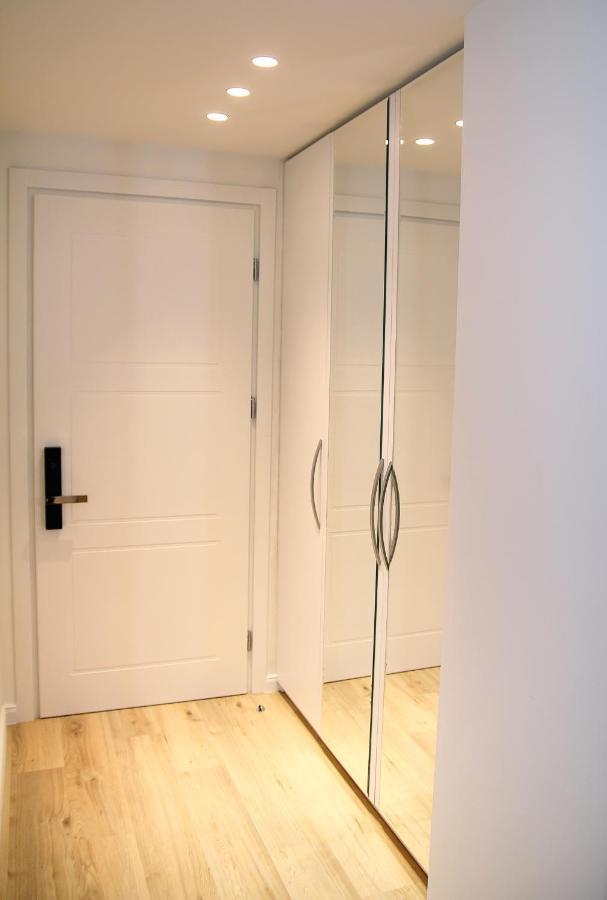 Parilament On Rustaveli 4 Rooms Tbilisi Esterno foto