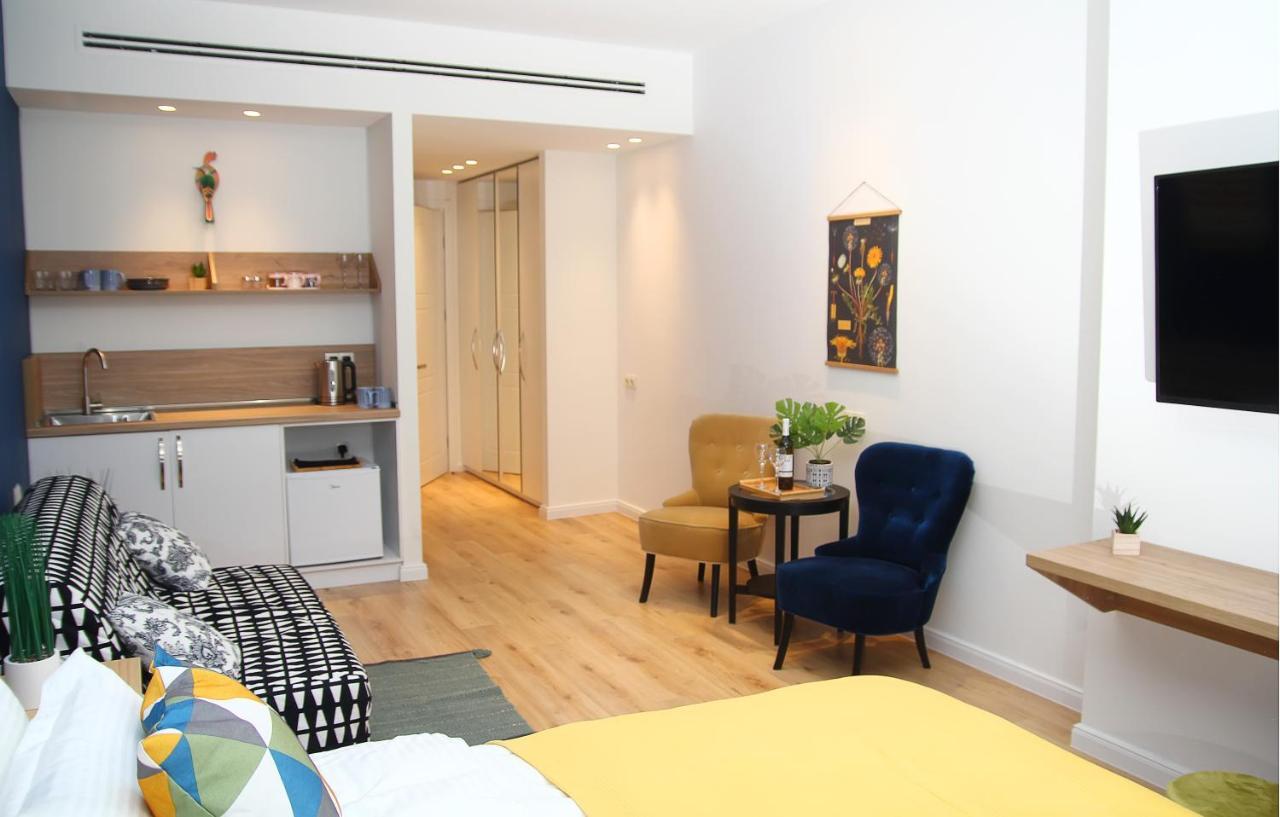 Parilament On Rustaveli 4 Rooms Tbilisi Esterno foto